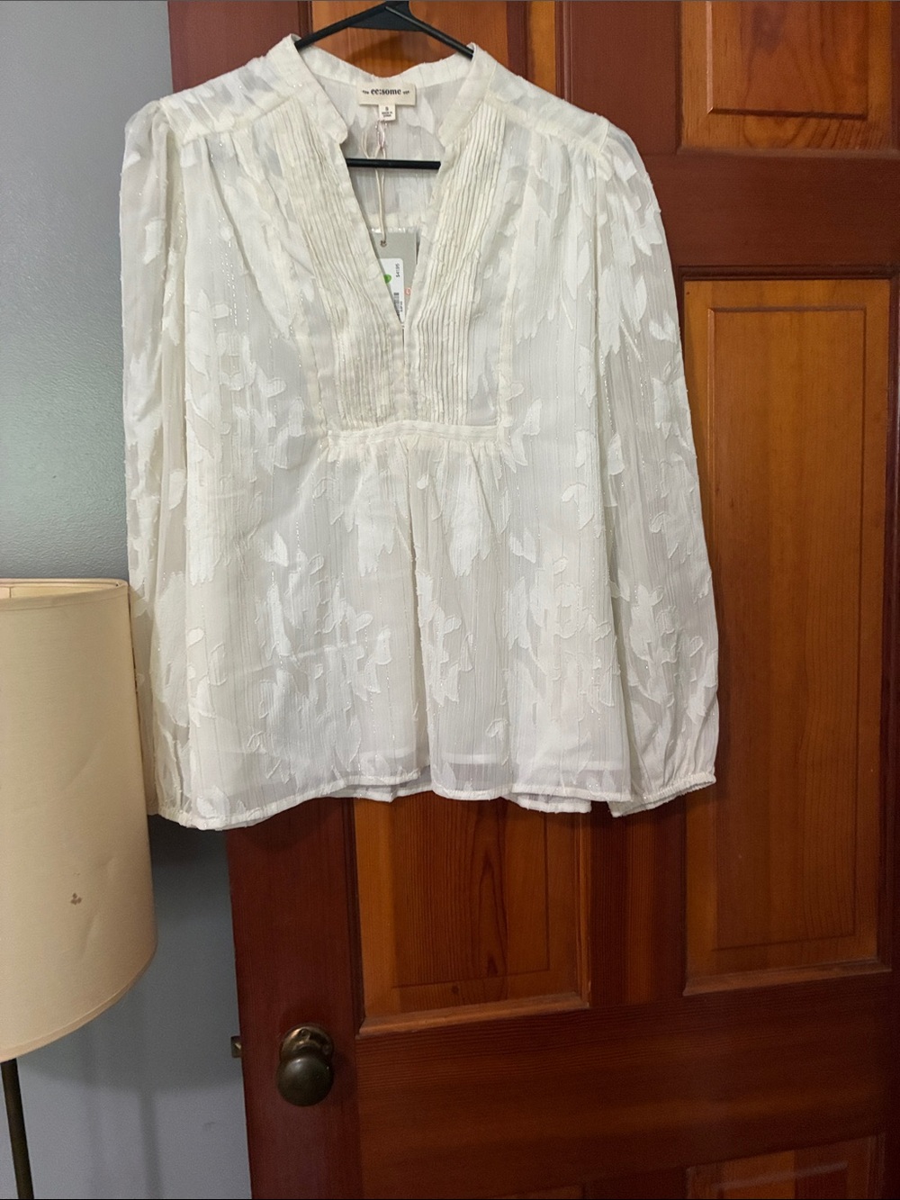 eesome White Sheer Floral Jacquard V-Neck Blouse